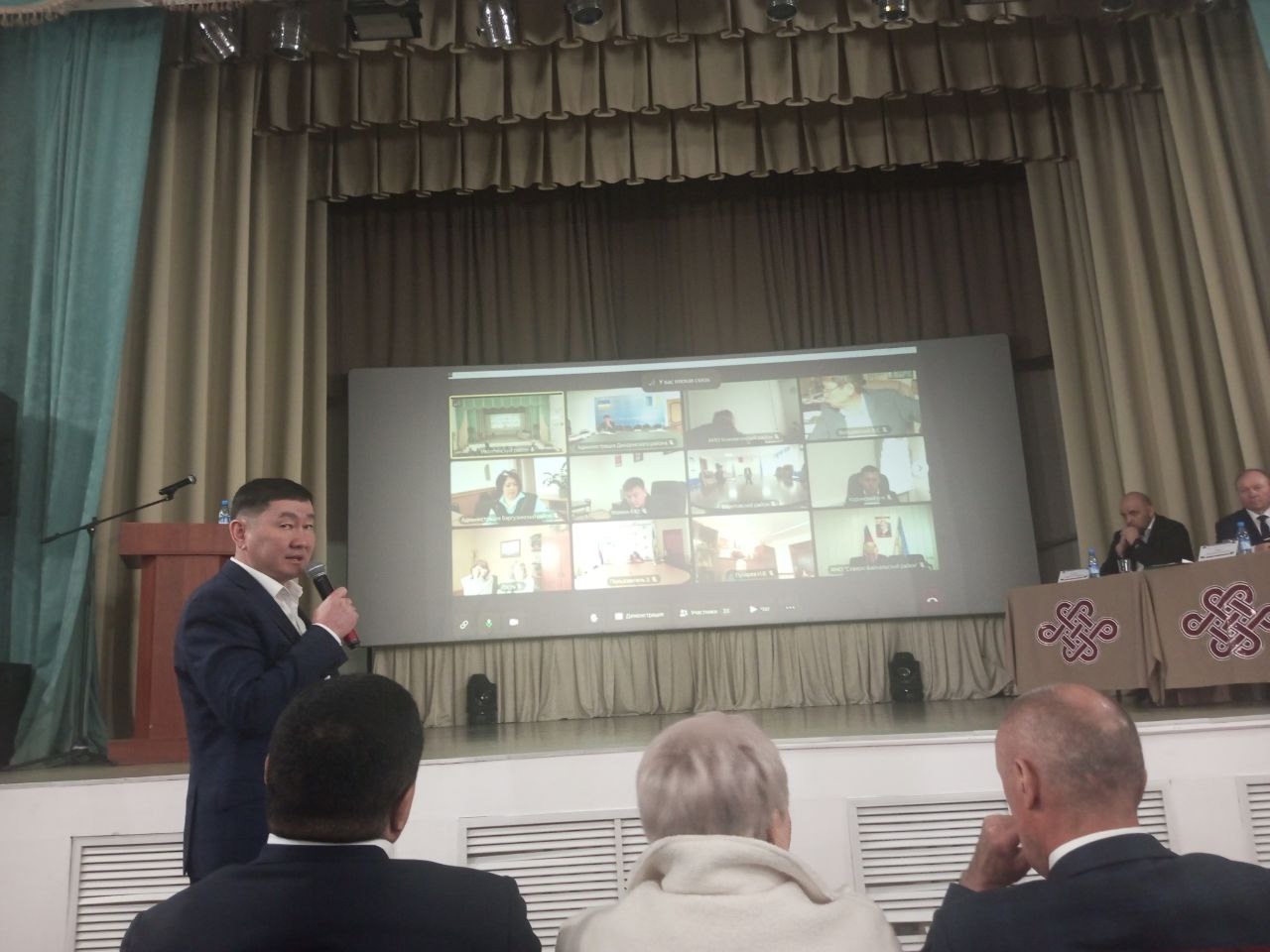 Председатель районного Совета депутатов Людмила Санжеева 20 мая приняла участие в выездном заседании Совета представительных органов местного самоуправления при Народном Хурале Республики Бурятия в Иволгинском районе.