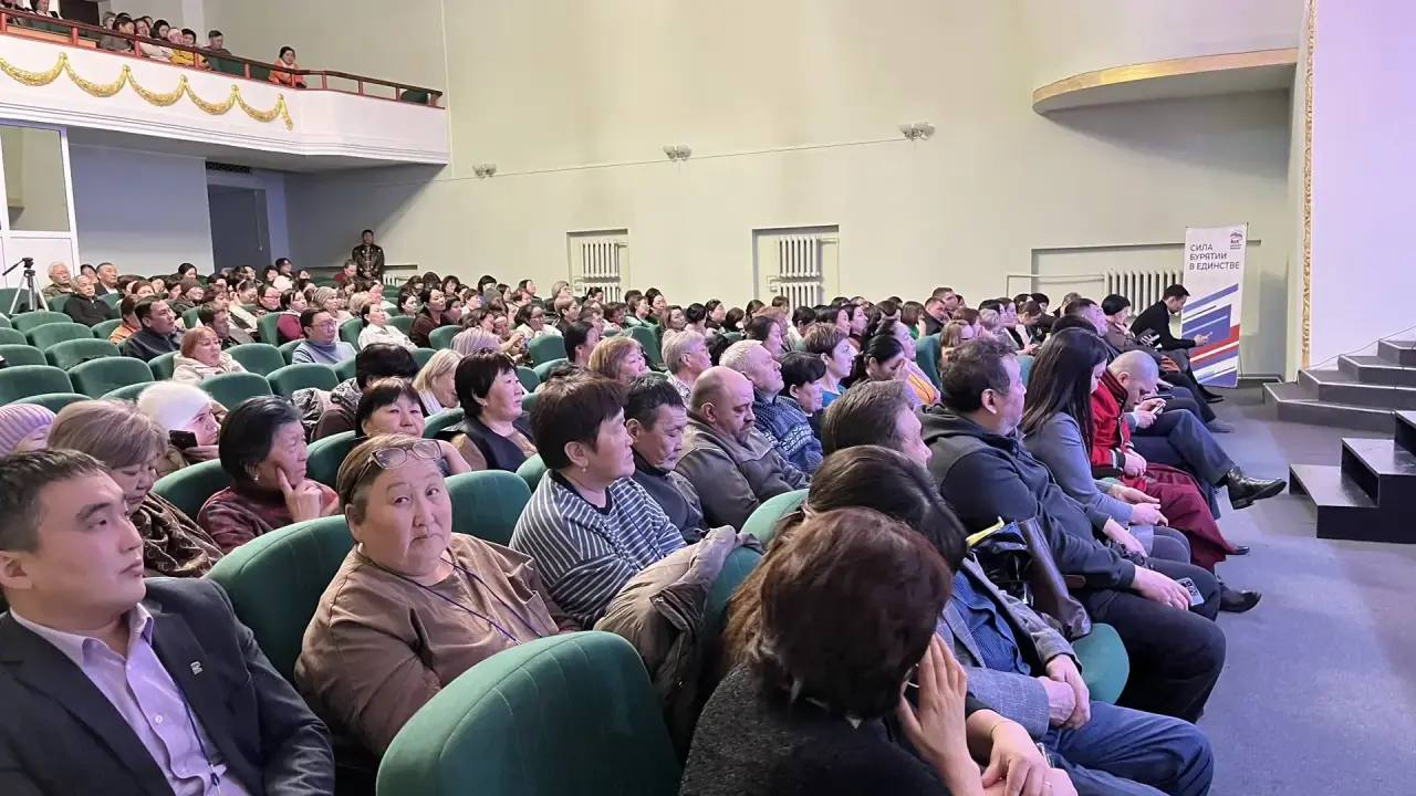 В Закаменском районе прошел отчетно-программный форум местного отделения партии «Единая Россия» под названием «Есть результат!». Местами проведения стали четыре площадки в селах Баянгол, Хамней, Санага и городе Закаменск..