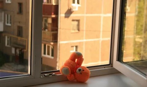 В летний период органы опеки и попечительства АМО "Закаменский район" вынуждены обратиться к родителям детей дошкольного возраста в связи с негативной тенденцией к падению детей их окон. В летний период органы опеки и попечительства АМО "Закаменский район" вынуждены обратиться к родителям детей дошкольного возраста в связи с негативной тенденцией к падению детей их окон.